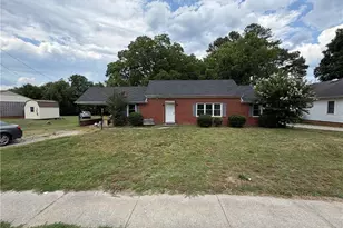 992 Main St, Yanceyville, NC 27379 - Photo 1