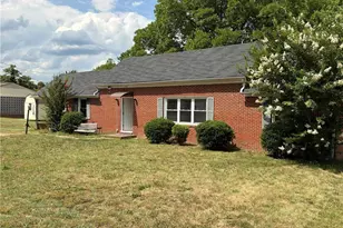 992 Main St, Yanceyville, NC 27379 - Photo 3