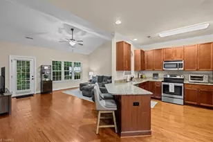 125 Chestnut Bend Dr, Greensboro, NC 27406 - Photo 9