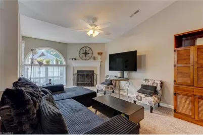 6700 W Friendly Avenue #2J, Greensboro, NC 27410 - Photo 3
