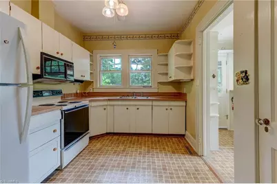 2606 Beechwood Street, Greensboro, NC 27403 - Photo 11