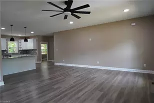 1213 Hillcrest Dr, Thomasville, NC 27360 - Photo 9