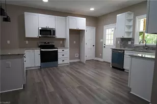 1213 Hillcrest Dr, Thomasville, NC 27360 - Photo 13