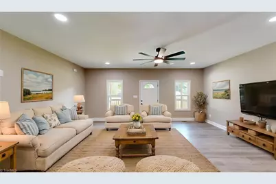 1213 Hillcrest Drive, Thomasville, NC 27360 - Photo 17