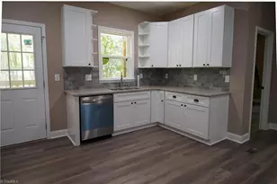 1213 Hillcrest Dr, Thomasville, NC 27360 - Photo 11