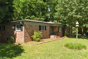 2575 Country Club Rd, Wilkesboro, NC 28697 - Photo 3