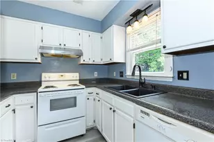 2208 Franklin Ct, Burlington, NC 27215 - Photo 9