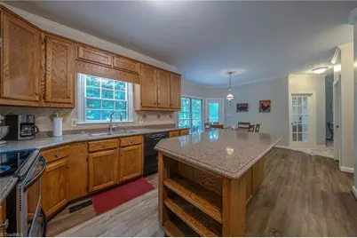 2448 Glen Cove Way, High Point, NC 27265 - Photo 7