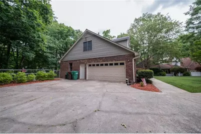 2448 Glen Cove Way, High Point, NC 27265 - Photo 3