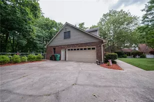 2448 Glen Cove Way, High Point, NC 27265 - Photo 3