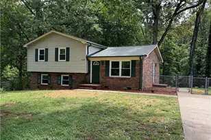 6529 Benson Ln, Pfafftown, NC 27040 - Photo 3