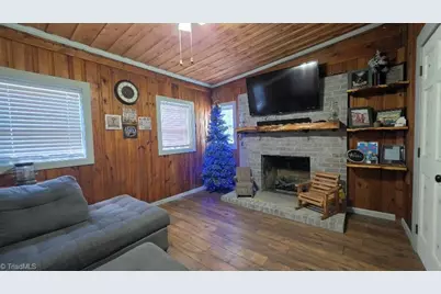 912 Overlook Avenue, Eden, NC 27288 - Photo 9