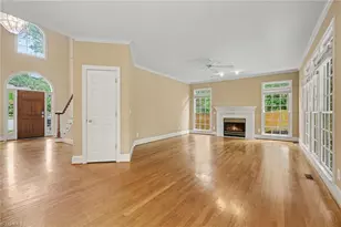 3211 Timberoak Ct, Greensboro, NC 27410 - Photo 9