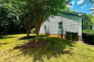 21 Park Village Ln, Greensboro, NC 27455 - Photo 23