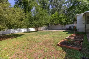 1101 Pamlico Dr, Greensboro, NC 27408 - Photo 23