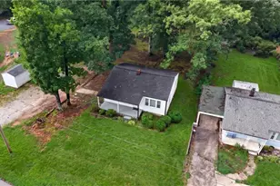 124 Manor Dr, High Point, NC 27260 - Photo 9