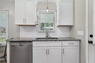 124 Manor Dr, High Point, NC 27260 - Photo 17
