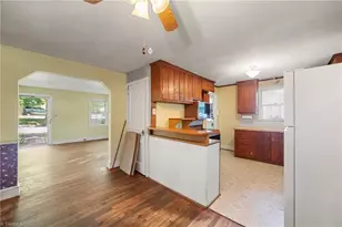 2259 Sherwood Dr, Winston-Salem, NC 27103 - Photo 9