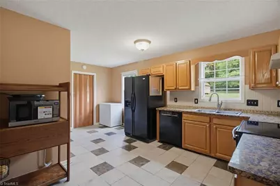 1719 Brittany Ridge Drive, Kernersville, NC 27284 - Photo 11