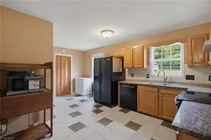 1719 Brittany Ridge Dr, Kernersville, NC 27284 - Photo 11