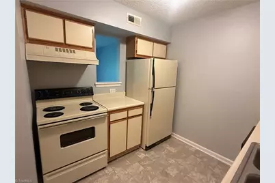 5519 Hornaday Road #D, Greensboro, NC 27409 - Photo 5