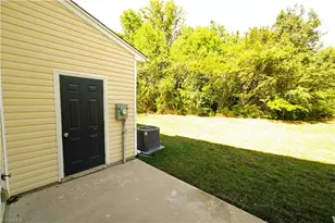 127 Sommerwall Pl, Greensboro, NC 27405 - Photo 9