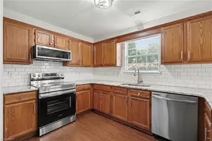 7518 Prindle Lake Dr, Charlotte, NC 28277 - Photo 3