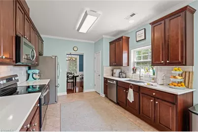 2373 Rockland Circle, High Point, NC 27265 - Photo 9