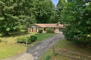 575 Brown Berry Rd, North Wilkesboro, NC 28659 - Photo 3