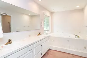 4005 Waldenbrook Ct, Greensboro, NC 27407 - Photo 15