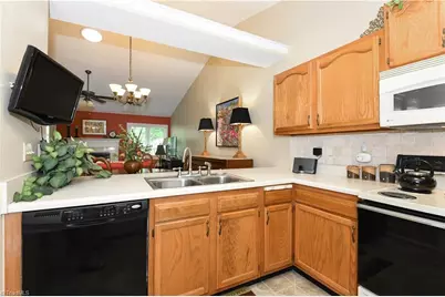 3122 Woodpoint Street, Jamestown, NC 27282 - Photo 7