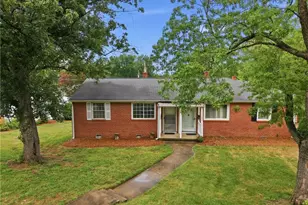1802 Villa Dr, Greensboro, NC 27403 - Photo 13