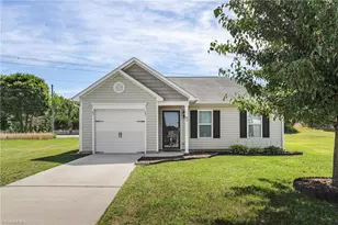 216 Florida Dr, Thomasville, NC 27360 - Photo 1
