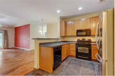 7104 W Friendly Avenue #306, Greensboro, NC 27410 - Photo 3