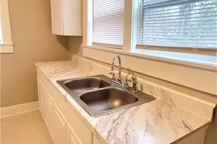 1009 Logan St, Greensboro, NC 27406 - Photo 9
