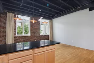 1 W 5th St, Winston-Salem, NC 27101 - Photo 21