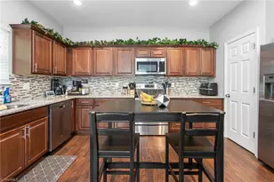 114 Summerland Dr, Greensboro, NC 27405 - Photo 9
