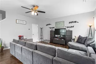 114 Summerland Dr, Greensboro, NC 27405 - Photo 3