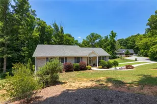 843 Montgomery Ct, Walnut Cove, NC 27052 - Photo 3