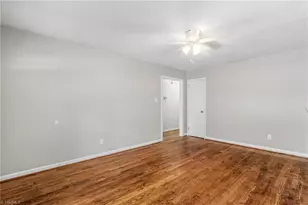 1300 Rotherwood Rd, Greensboro, NC 27406 - Photo 9