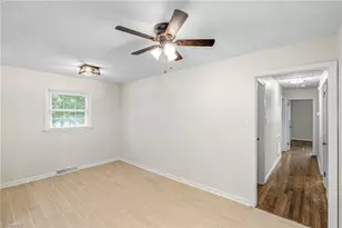 1300 Rotherwood Rd, Greensboro, NC 27406 - Photo 25