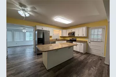 104 Crestview Terrace, Thomasville, NC 27360 - Photo 5