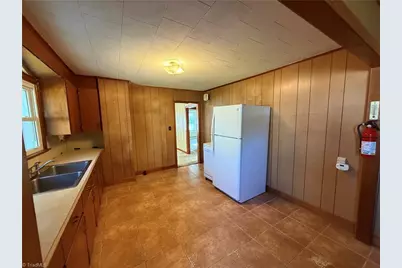 813 W Main Street, Yadkinville, NC 27055 - Photo 17