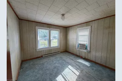 813 W Main Street, Yadkinville, NC 27055 - Photo 9