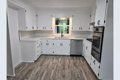 701 Willowmoore Avenue, Thomasville, NC 27360 - Photo 9