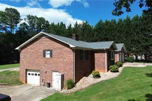 204 Windsor Park Dr, Dobson, NC 27017 - Photo 3