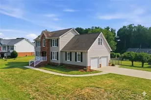 1105 Deerfield Dr, Reidsville, NC 27320 - Photo 3