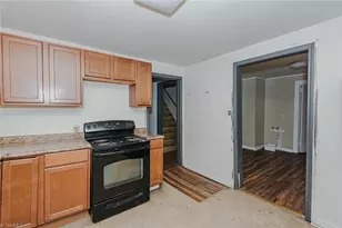 1364 Rauhut St, Burlington, NC 27217 - Photo 9