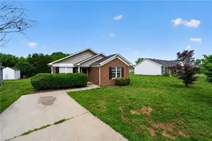 904 Rauhut St, Burlington, NC 27217 - Photo 3