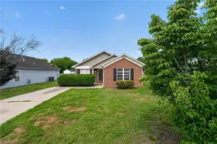 904 Rauhut St, Burlington, NC 27217 - Photo 1